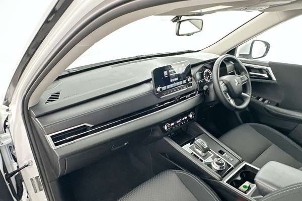 2024 Mitsubishi Outlander LS ZM
