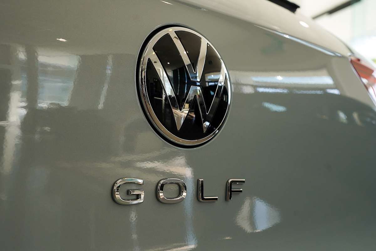 2025 Volkswagen Golf 110TSI R-Line 8.5