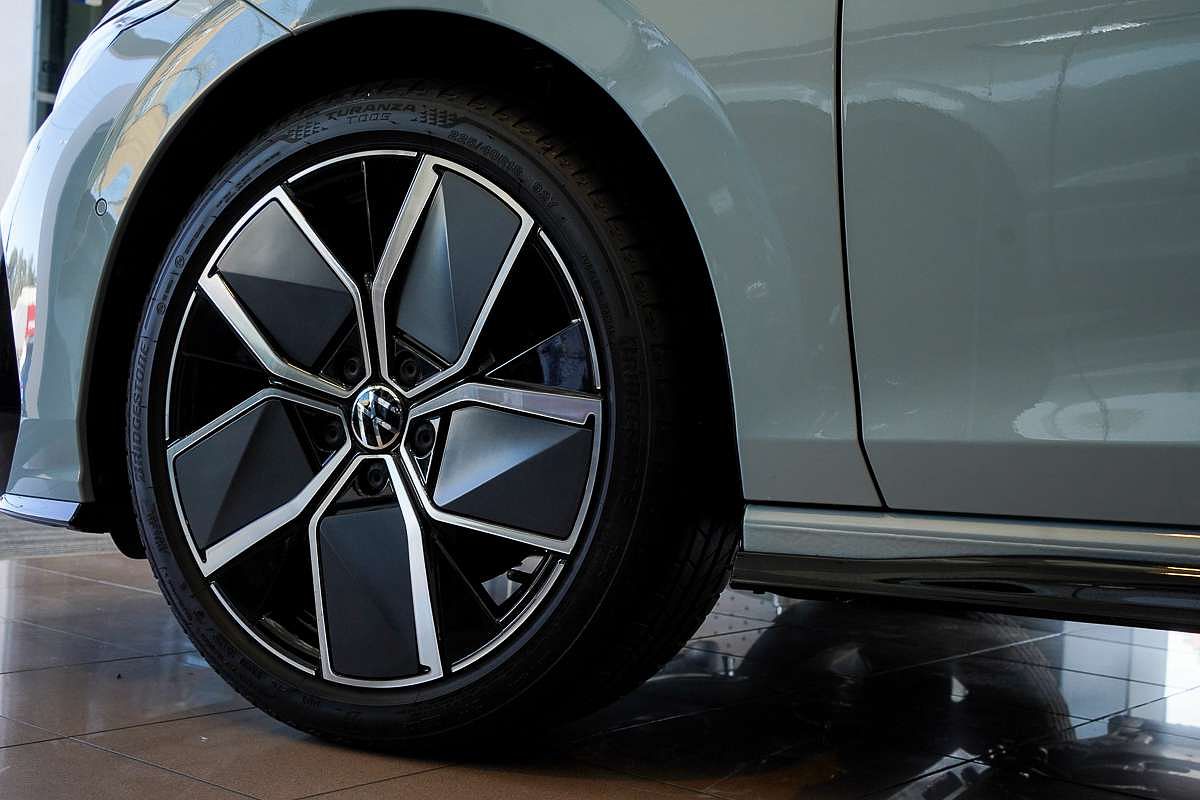 2025 Volkswagen Golf 110TSI R-Line 8.5