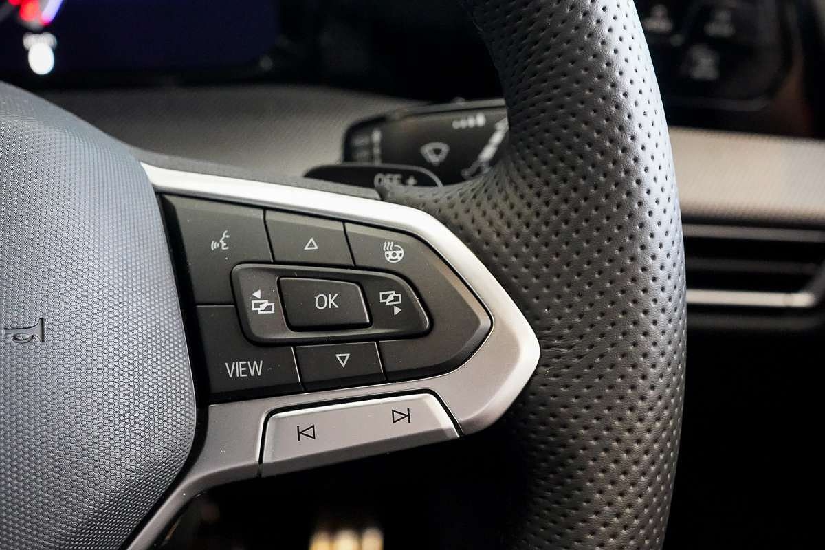 2025 Volkswagen Golf 110TSI R-Line 8.5