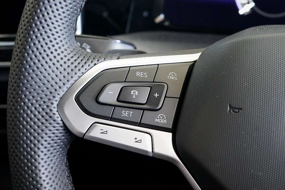 2025 Volkswagen Golf 110TSI R-Line 8.5