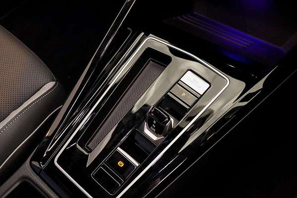 2025 Volkswagen Golf 110TSI R-Line 8.5