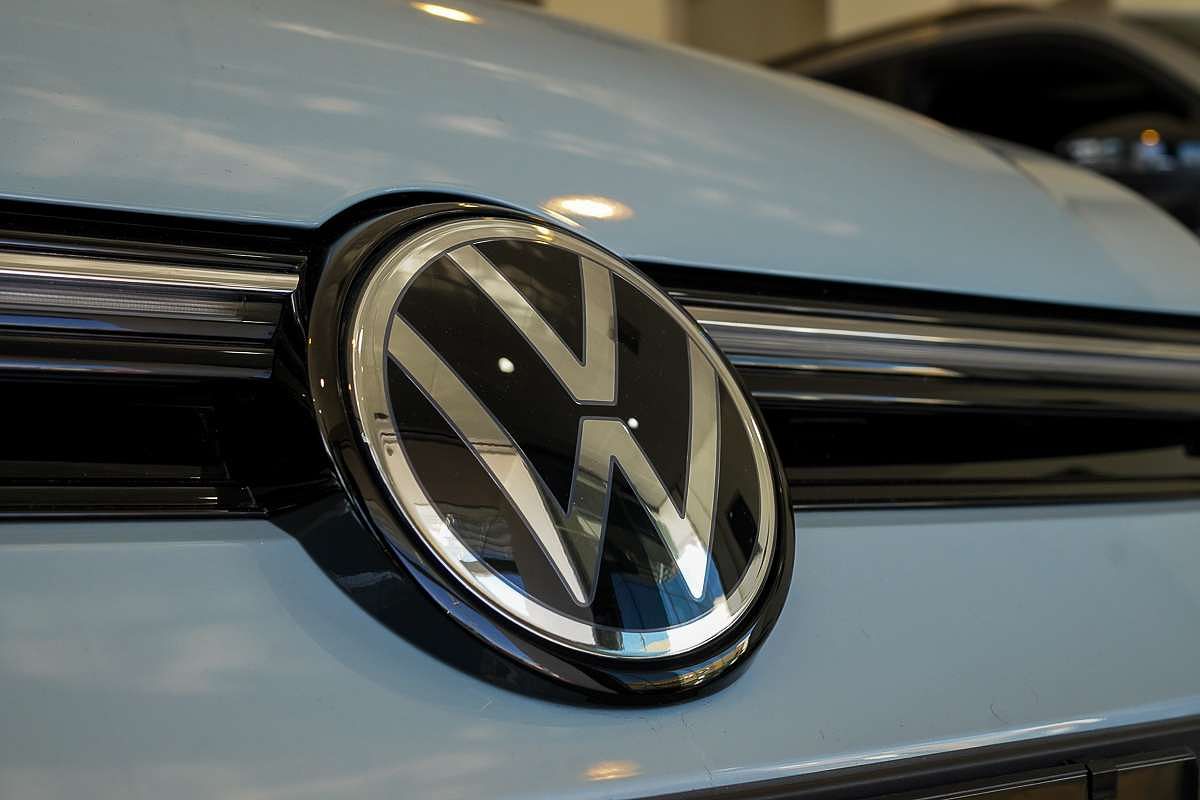 2025 Volkswagen Golf 110TSI R-Line 8.5