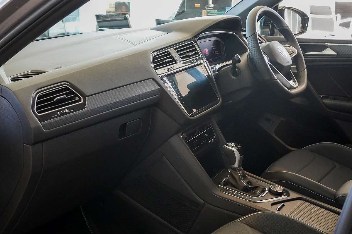 2024 Volkswagen Tiguan Wolfsburg Edition Allspace 5N