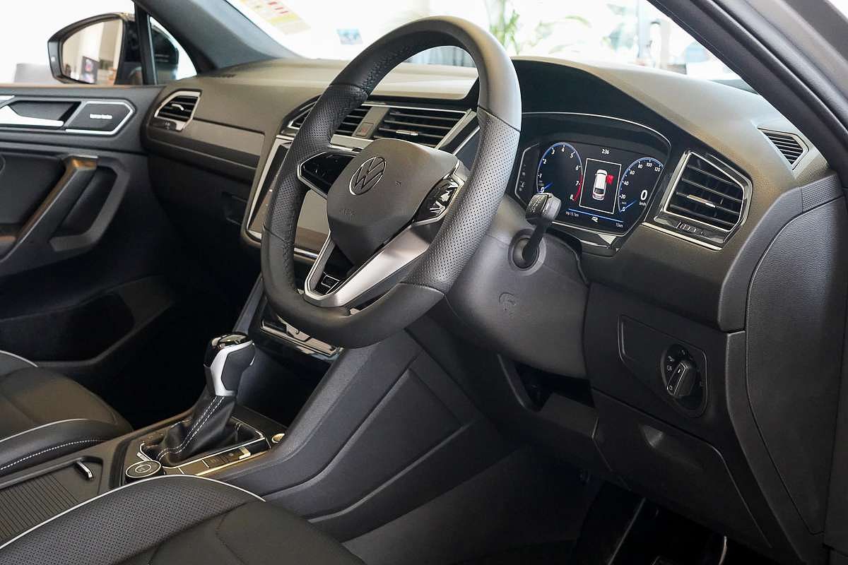 2024 Volkswagen Tiguan Wolfsburg Edition Allspace 5N