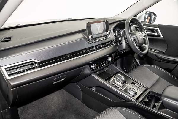 2023 Mitsubishi Outlander ES ZM