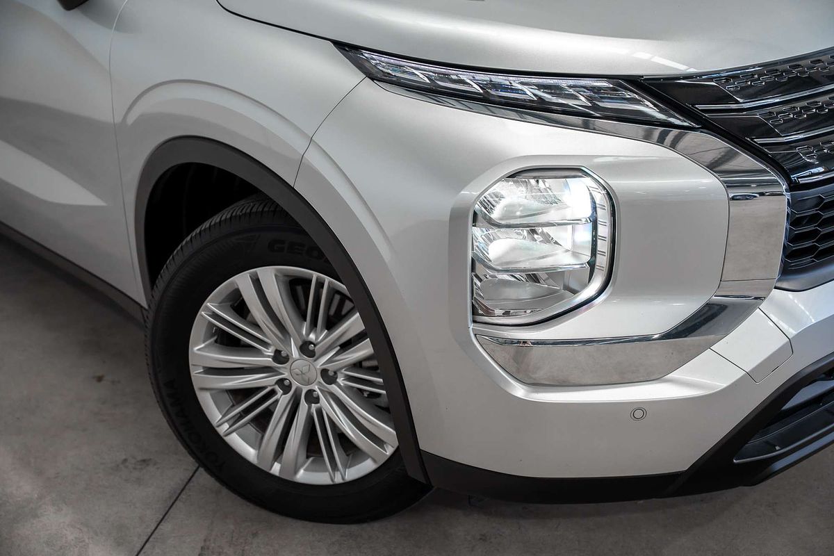 2023 Mitsubishi Outlander ES ZM