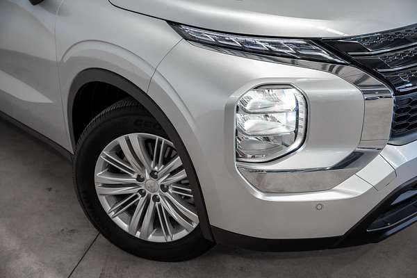 2023 Mitsubishi Outlander ES ZM