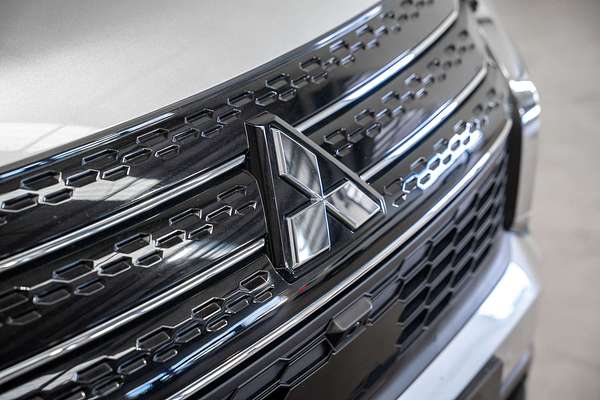 2023 Mitsubishi Outlander ES ZM