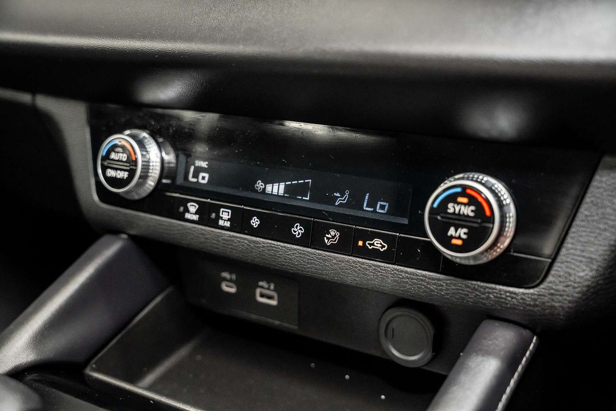 2023 Mitsubishi Outlander ES ZM