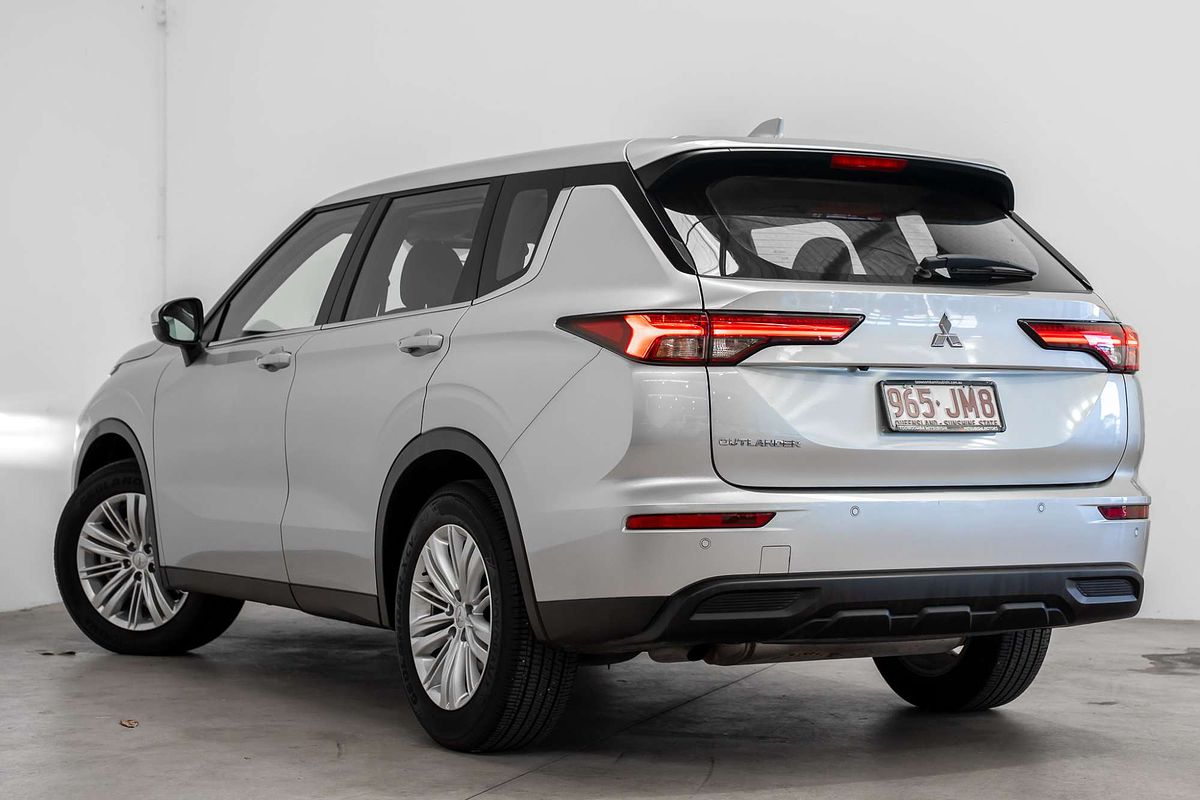 2023 Mitsubishi Outlander ES ZM