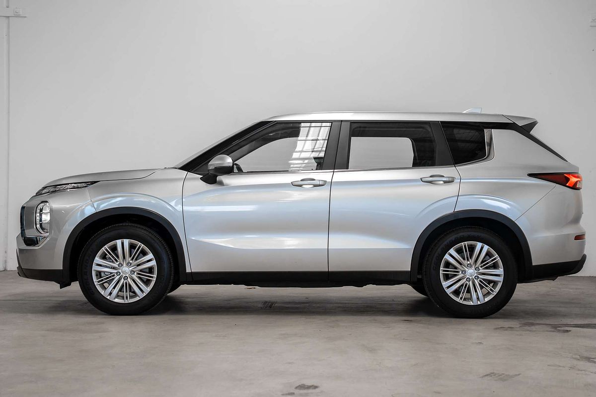 2023 Mitsubishi Outlander ES ZM