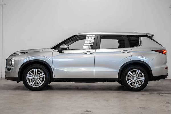 2023 Mitsubishi Outlander ES ZM
