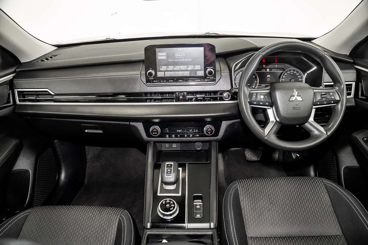 2023 Mitsubishi Outlander ES ZM