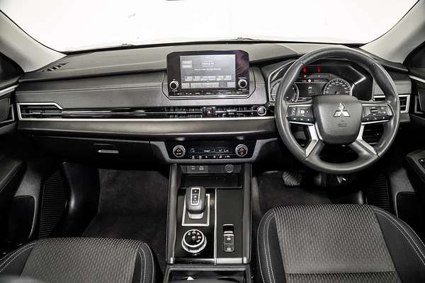 2023 Mitsubishi Outlander ES ZM