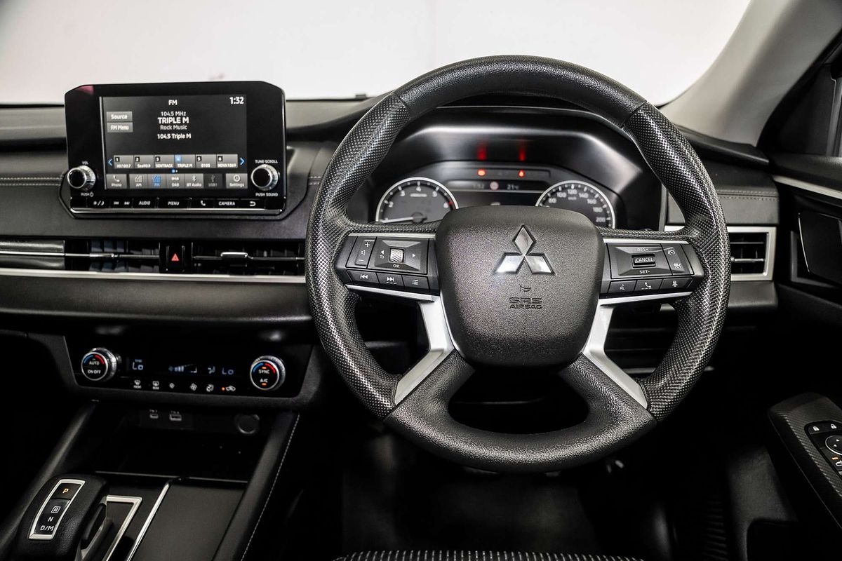 2023 Mitsubishi Outlander ES ZM