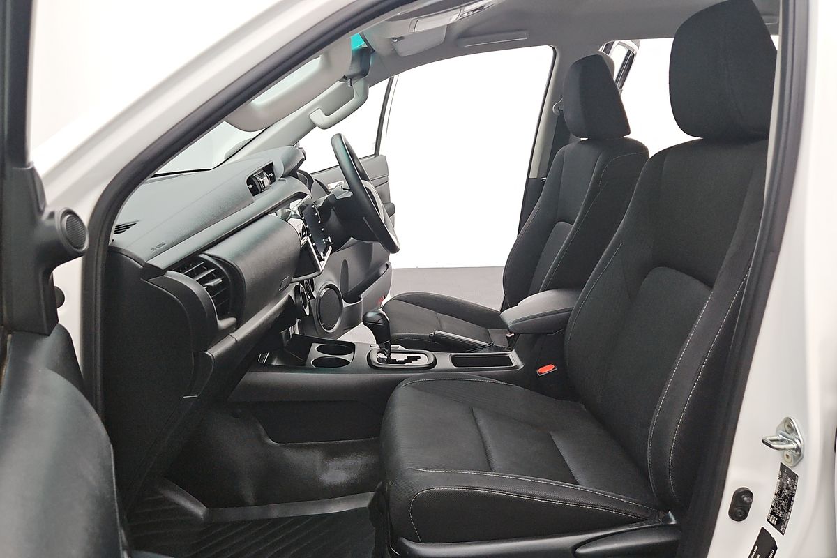 2024 Toyota Hilux SR GUN126R 4X4