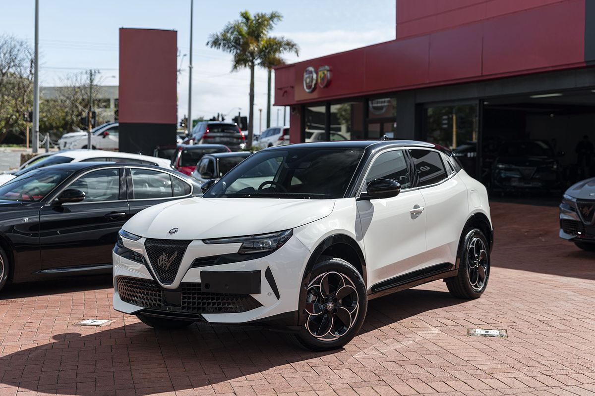 2025 Alfa Romeo Junior Elettrica FWD Series 0