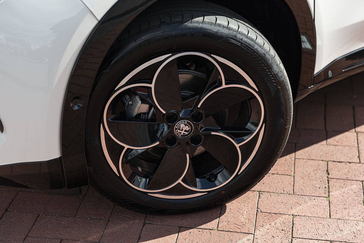 2025 Alfa Romeo Junior Elettrica FWD Series 0