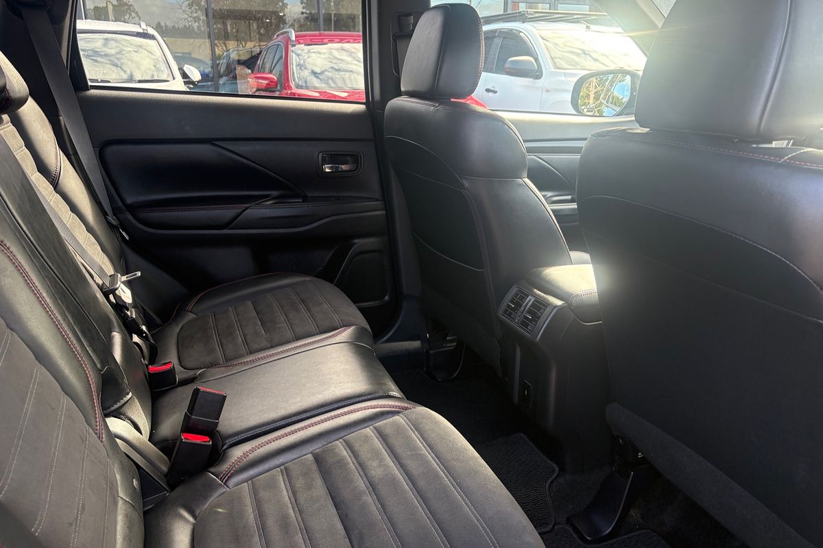 2020 Mitsubishi Outlander Black Edition ZL