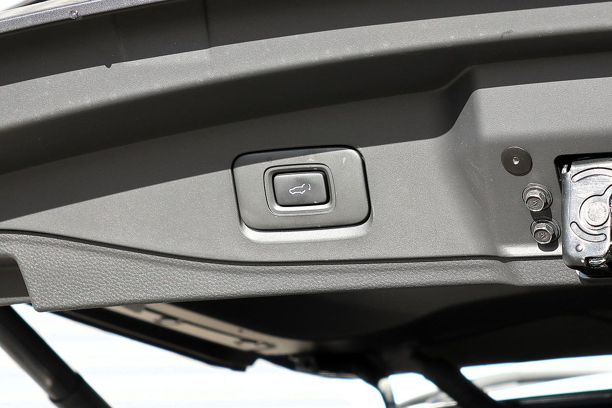 2025 Isuzu MU-X LS-U