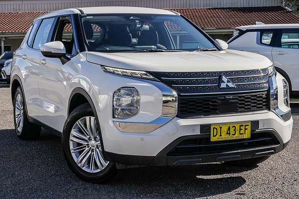 2024 Mitsubishi Outlander ES ZM