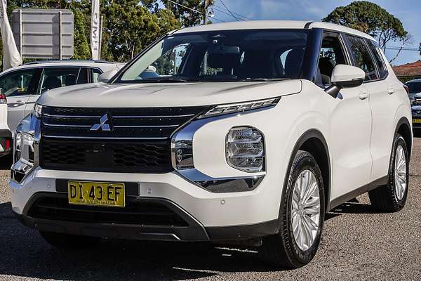 2024 Mitsubishi Outlander ES ZM