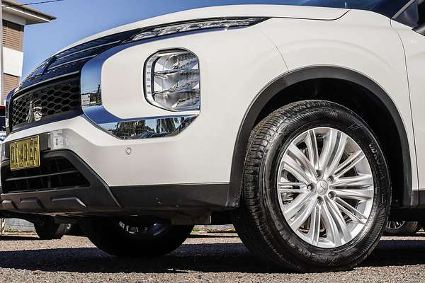 2024 Mitsubishi Outlander ES ZM