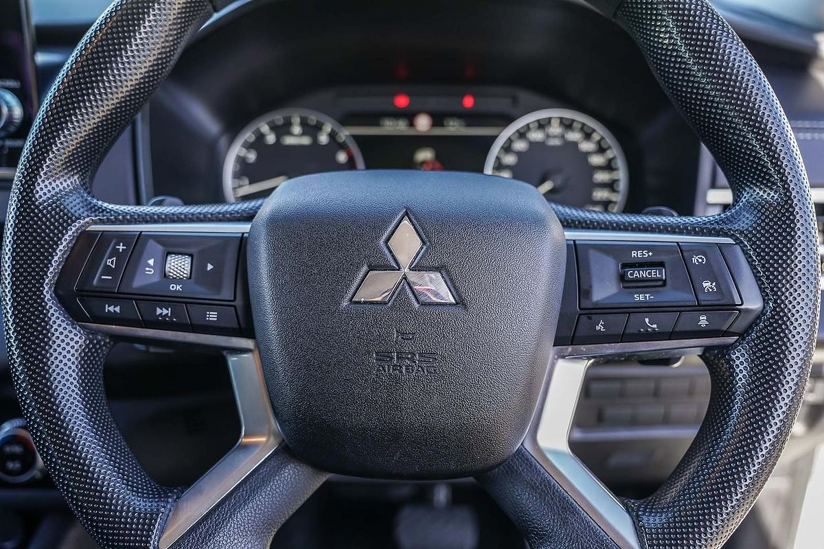 2024 Mitsubishi Outlander ES ZM