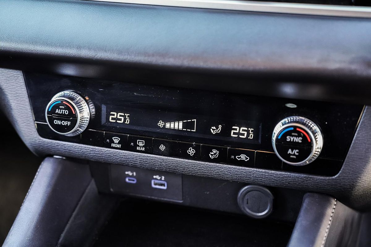 2024 Mitsubishi Outlander ES ZM