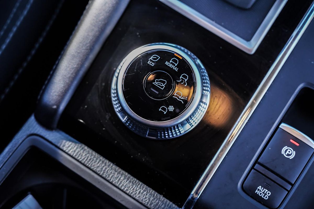 2024 Mitsubishi Outlander ES ZM