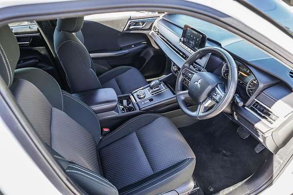 2024 Mitsubishi Outlander ES ZM