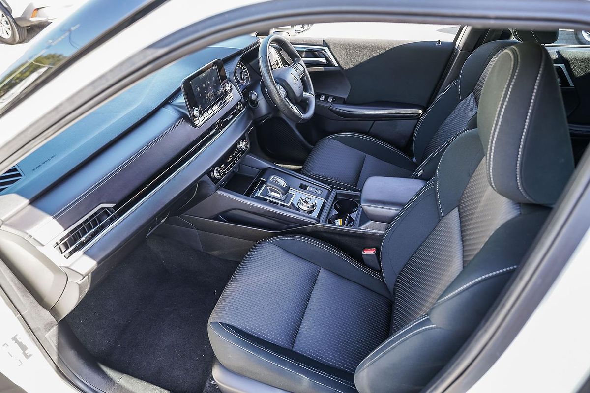 2024 Mitsubishi Outlander ES ZM