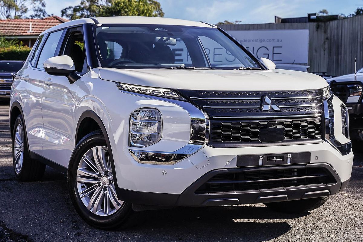 2024 Mitsubishi Outlander ES ZM