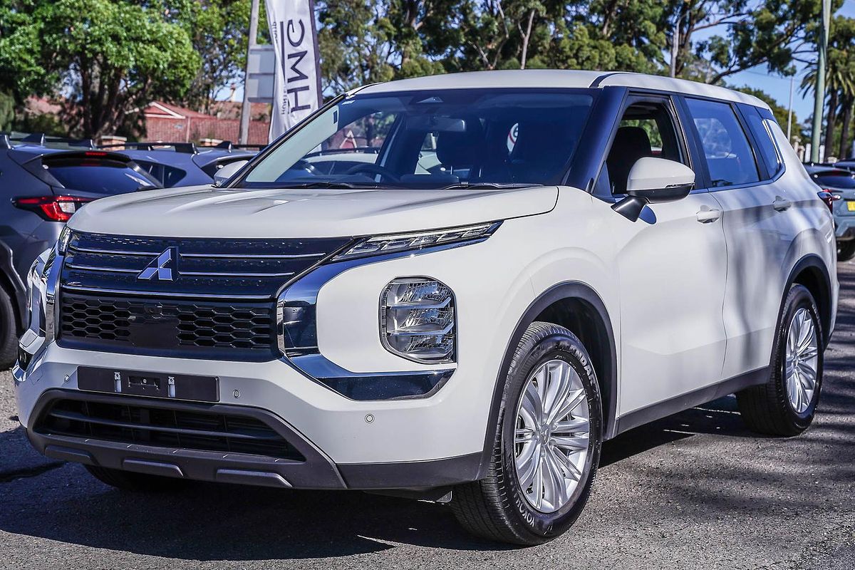 2024 Mitsubishi Outlander ES ZM