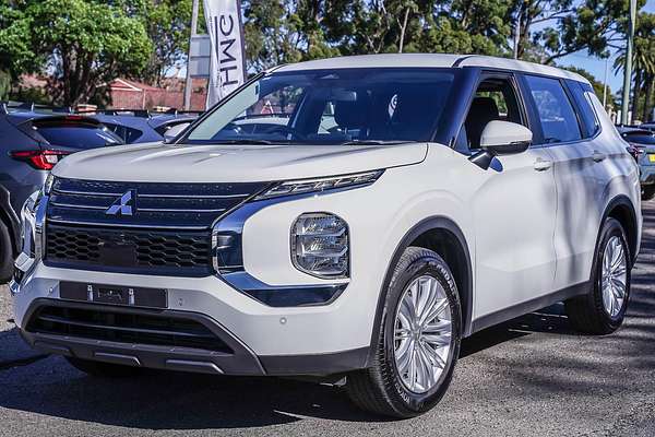 2024 Mitsubishi Outlander ES ZM