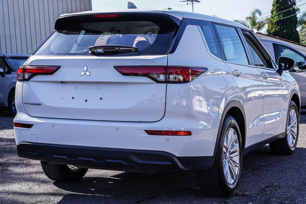 2024 Mitsubishi Outlander ES ZM