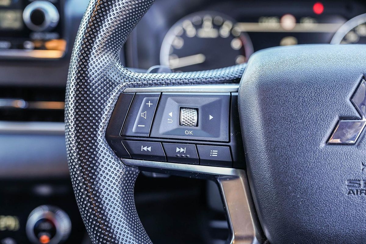 2024 Mitsubishi Outlander ES ZM