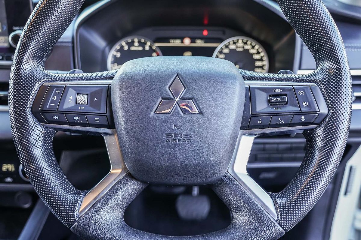 2024 Mitsubishi Outlander ES ZM
