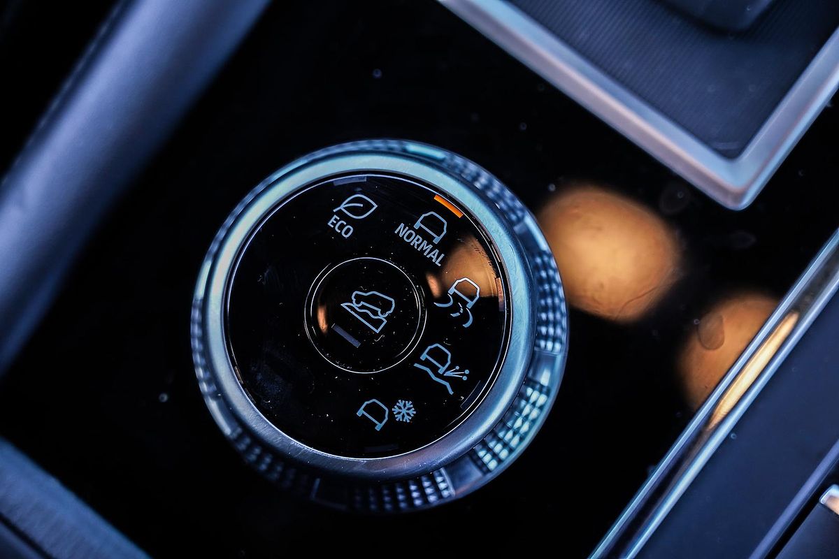 2024 Mitsubishi Outlander ES ZM