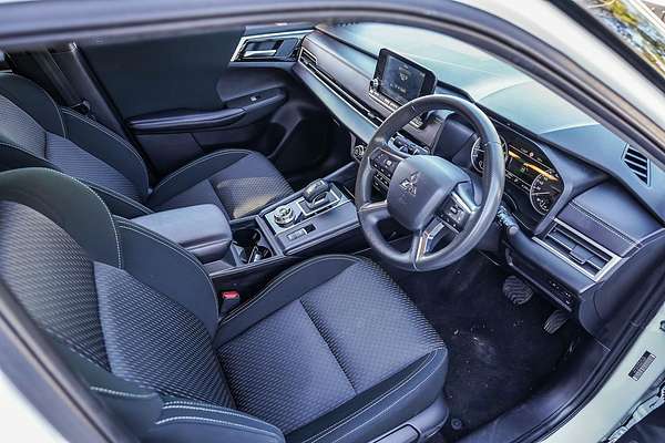 2024 Mitsubishi Outlander ES ZM