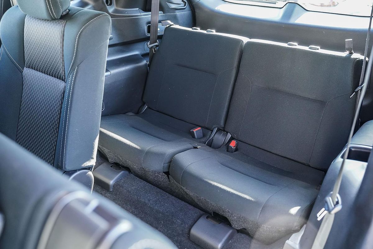 2024 Mitsubishi Outlander ES ZM
