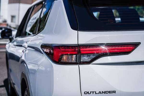 2024 Mitsubishi Outlander ES ZM