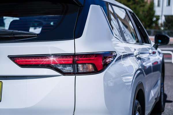 2024 Mitsubishi Outlander ES ZM