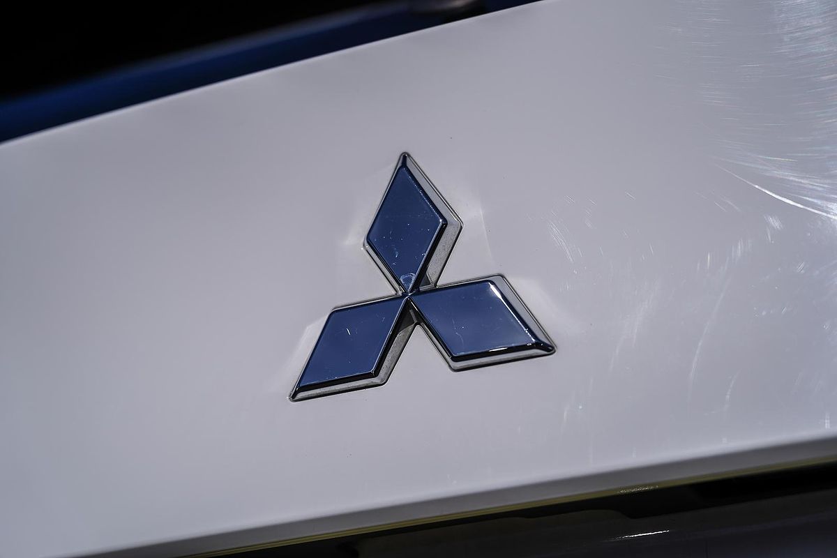 2024 Mitsubishi Outlander ES ZM