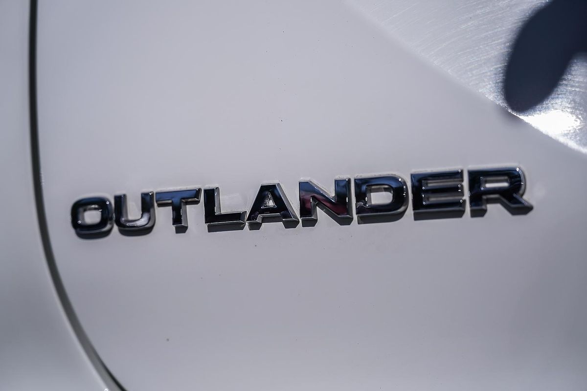 2024 Mitsubishi Outlander ES ZM