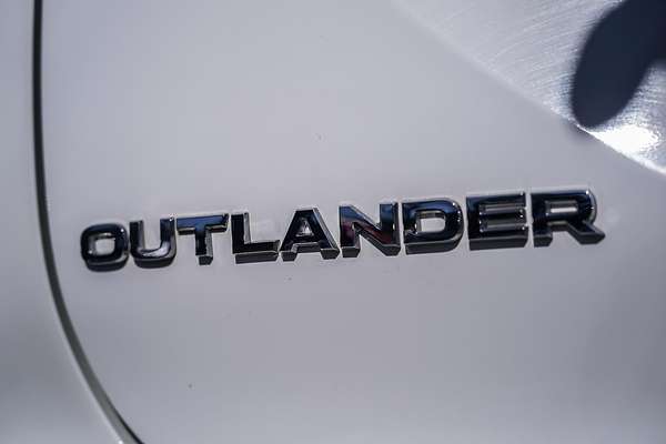 2024 Mitsubishi Outlander ES ZM