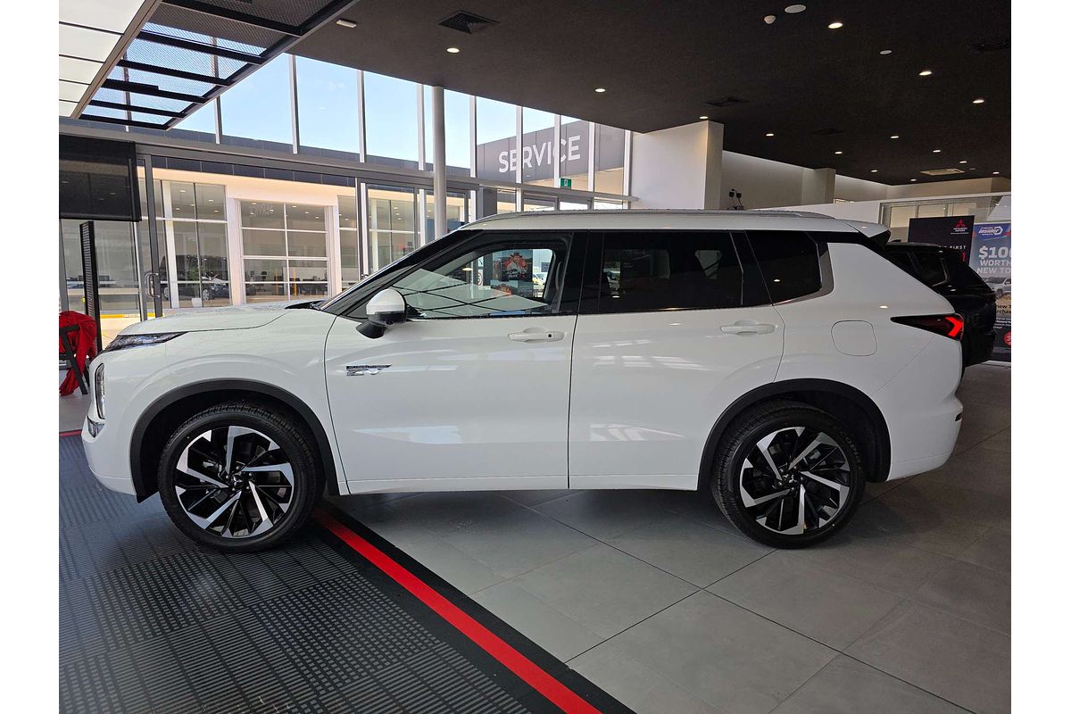2025 Mitsubishi Outlander PHEV Exceed ZM