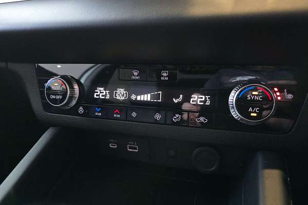 2025 Mitsubishi Outlander PHEV Exceed ZM