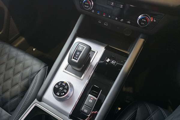 2025 Mitsubishi Outlander PHEV Exceed ZM